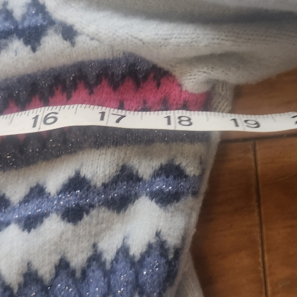 Beautiful sweater - Picture 3 of 5